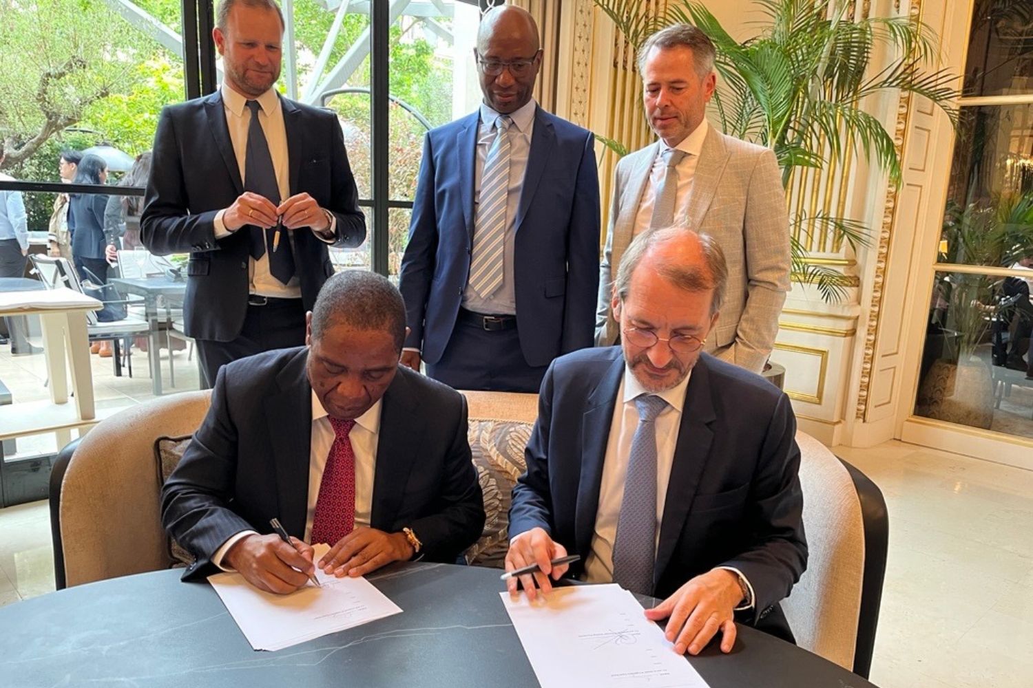 The Tourvest Group Chairman Robert Gumede (left) and Lagardère Travel Retail Chairman & CEO Dag Rasmussen (right) formalize the agreement, joined by senior executives.